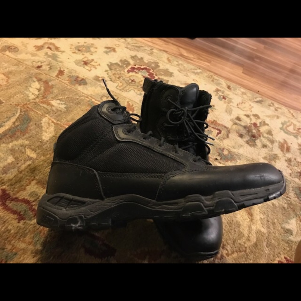 Magnum Stealth low boots side zip size 11
